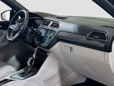 Used 2023 Volkswagen Tiguan SE R-Line image 28