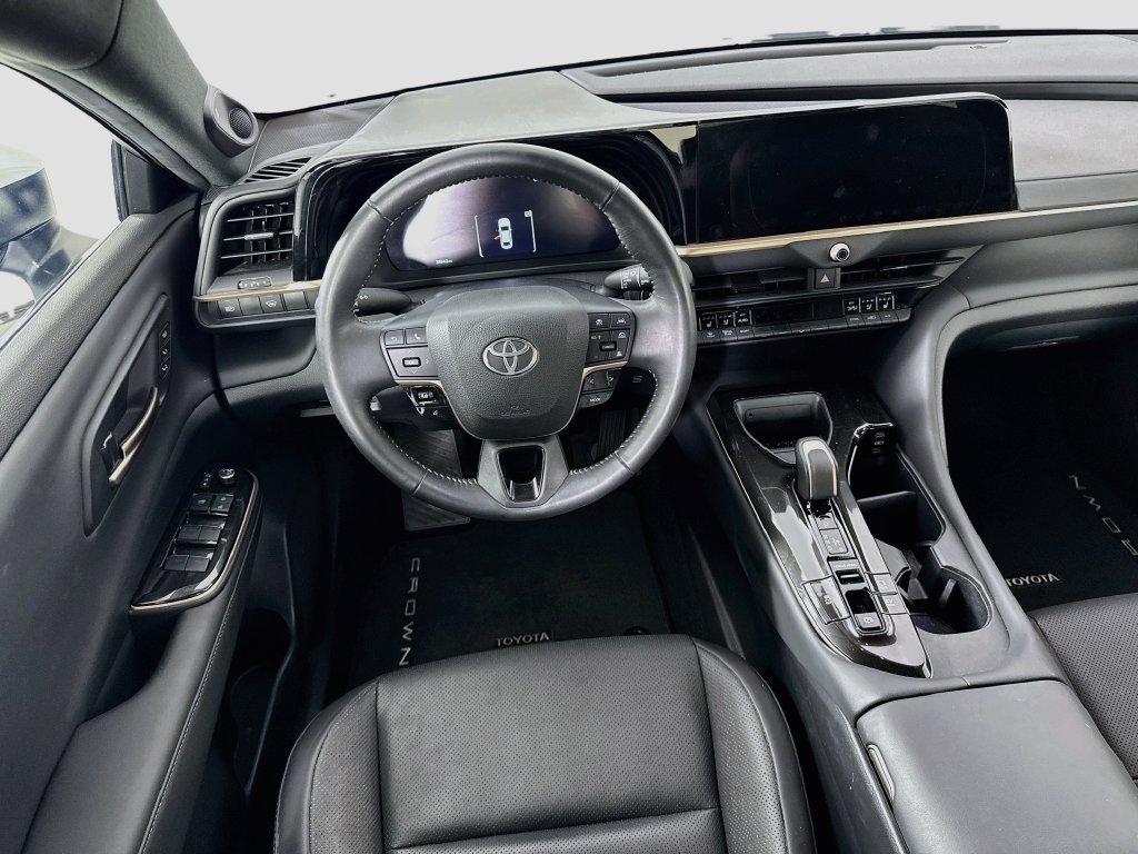Used 2024 Toyota Crown AWD/4WD image 24