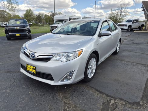 Used 2012 Toyota Camry XLE w/ Leather Pkg FWD image 4