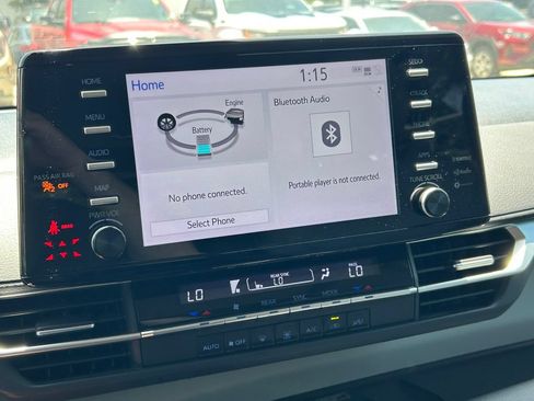 Used 2023 Toyota Sienna LE w/ LE Plus Package FWD image 33
