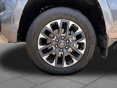Used 2025 Toyota Tundra Limited AWD/4WD image 11