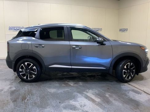 Used 2025 Nissan Kicks SV w/ SV Premium Package image 2
