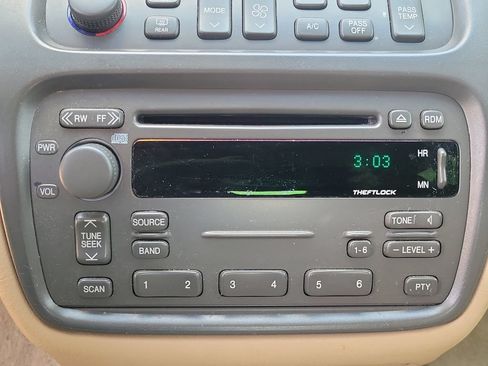 Used 2005 Cadillac De Ville w/ Deville Premium Package FWD image 18
