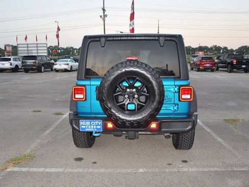 Used 2024 Jeep Wrangler Unlimited image 4