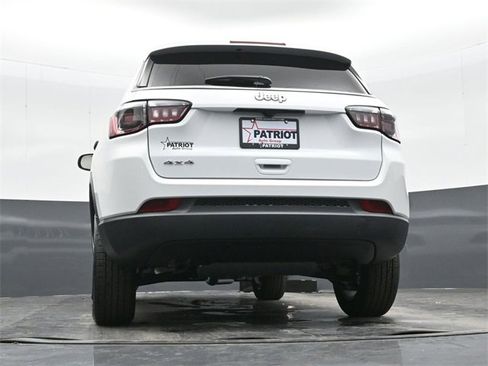 Used 2025 Jeep Compass Sport image 37