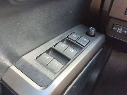 Used 2022 Toyota Tacoma Limited image 31