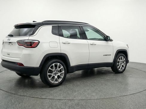 Used 2025 Jeep Compass Limited image 9