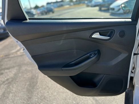 Used 2017 Ford Focus Titanium image 20