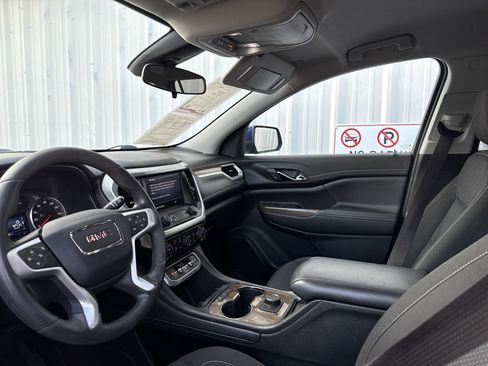 Used 2023 GMC Acadia SLE image 13