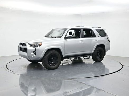 Used 2022 Toyota 4Runner SR5 AWD/4WD image 5