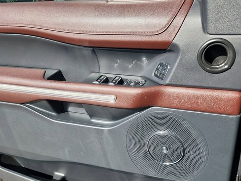 Used 2022 Ford Expedition Max Limited image 23