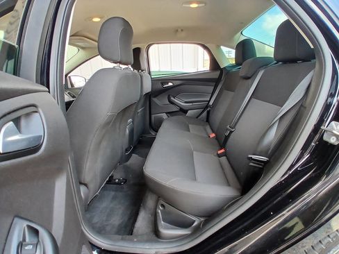 Used 2018 Ford Focus SE FWD image 6