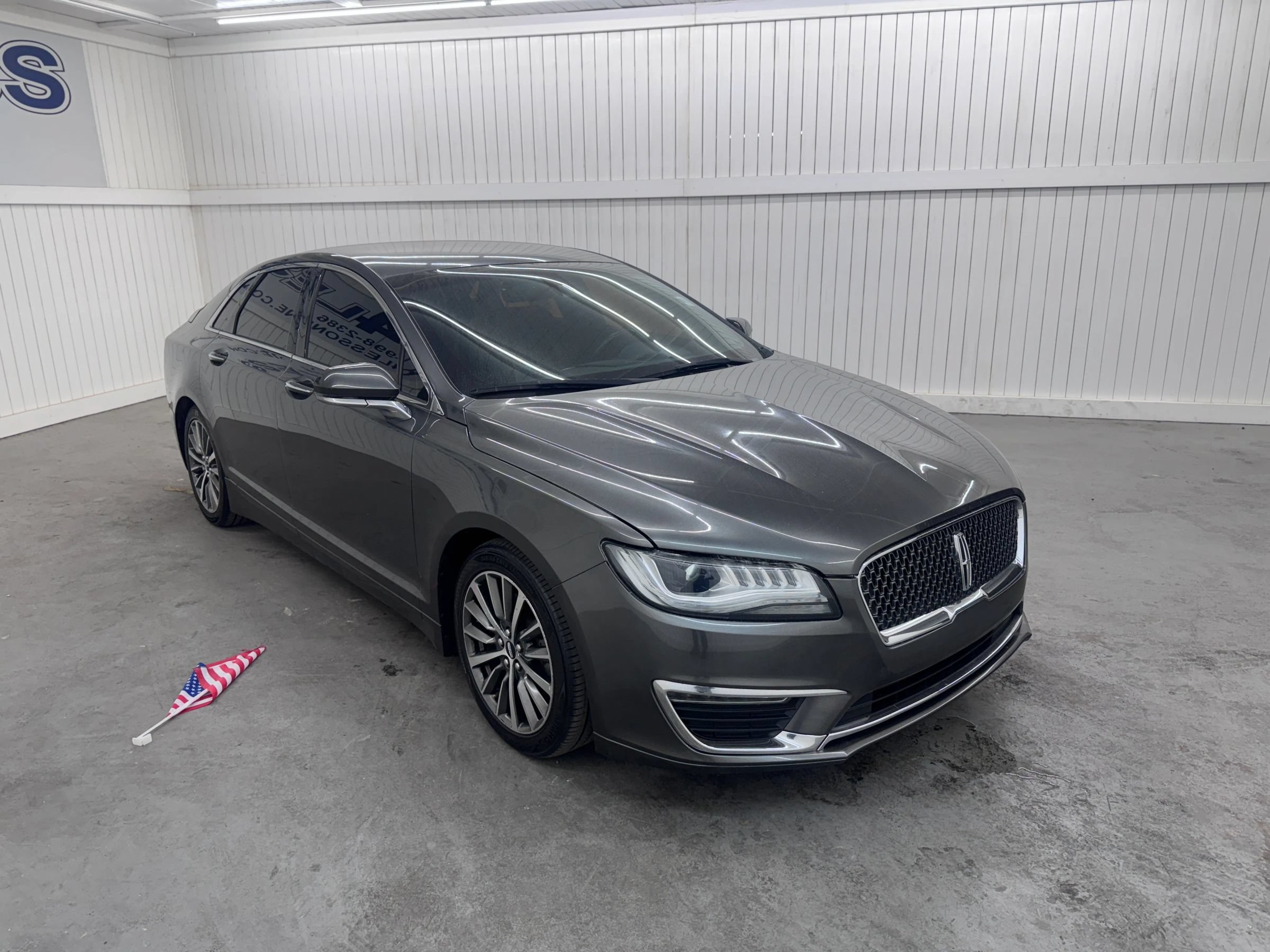 Used 2020 Lincoln MKZ FWD image 3