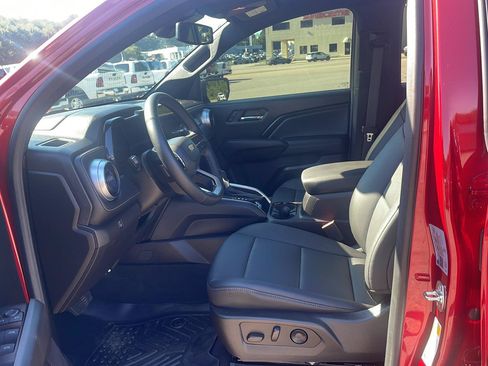 Used 2024 Chevrolet Colorado LT w/ LT Convenience Package III RWD image 9
