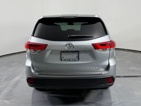 Used 2018 Toyota Highlander LE FWD image 6