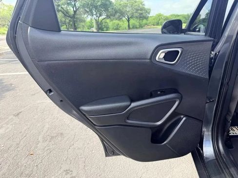 Used 2020 Kia Soul EX FWD image 17