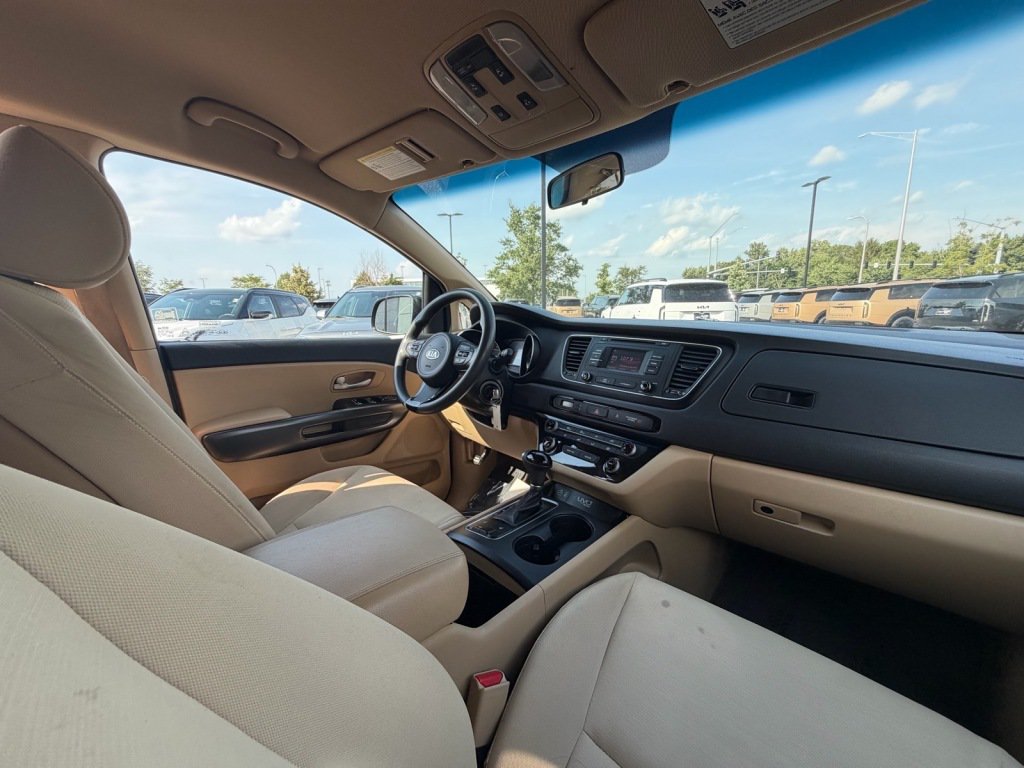 Used 2015 Kia Sedona LX w/ LX Convenience Package FWD image 11