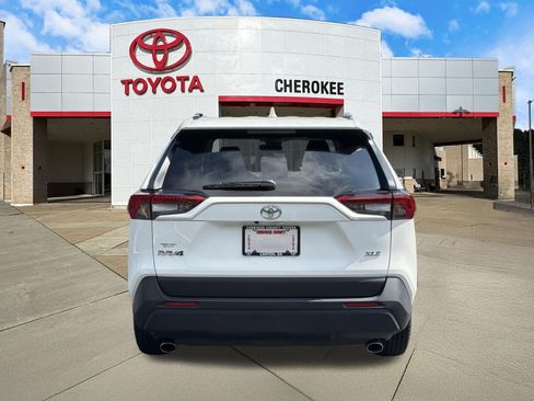 Used 2025 Toyota RAV4 XLE FWD image 6