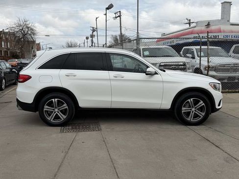 Used 2017 Mercedes-Benz GLC 300 w/ Premium 2 Package image 4