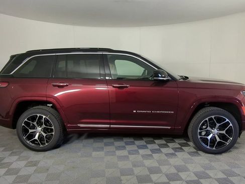 New 2025 Jeep Grand Cherokee Summit image 4