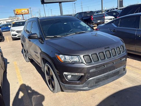 Used 2020 Jeep Compass Latitude image 1
