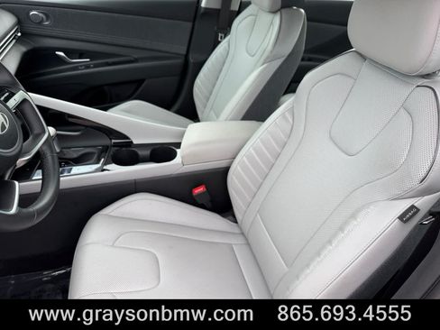 Used 2025 Hyundai Elantra Limited FWD image 10