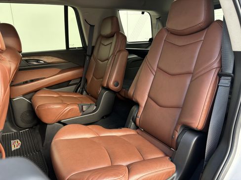 Used 2019 Cadillac Escalade Premium Luxury image 13