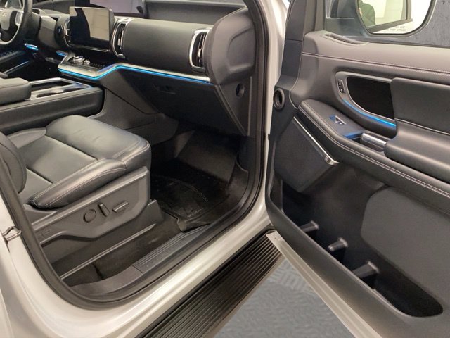Used 2026 Ford Expedition Platinum w/ Stealth Appearance Package AWD/4WD image 21