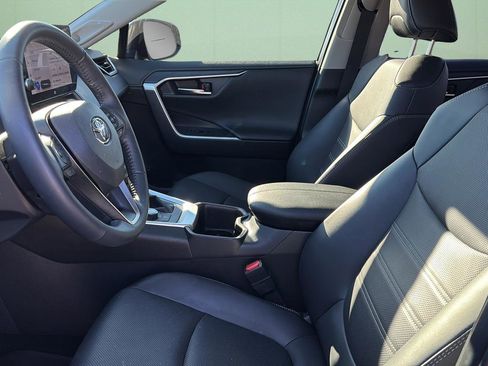 Used 2025 Toyota RAV4 Limited image 19