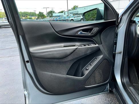 Used 2023 Chevrolet Equinox Premier image 9