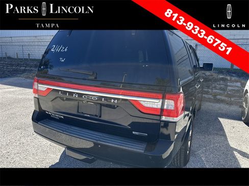 Used 2016 Lincoln Navigator Select image 11