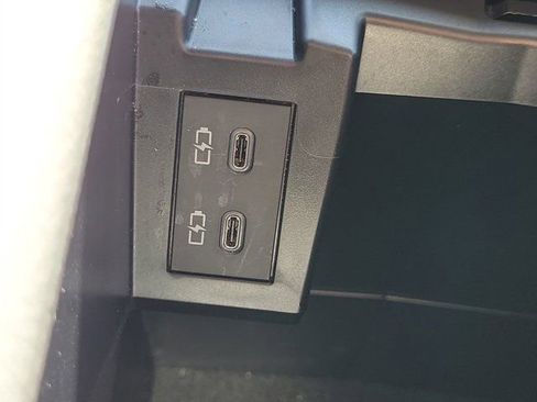 Used 2025 Toyota Sienna XLE image 28