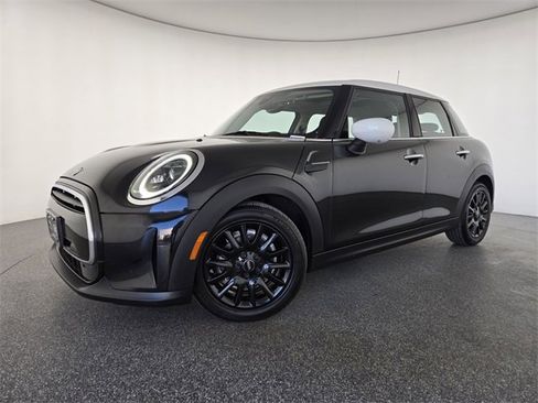 Used 2023 MINI Cooper 4-Door Hardtop image 1