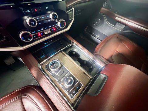 Used 2024 Ford Expedition Limited image 26