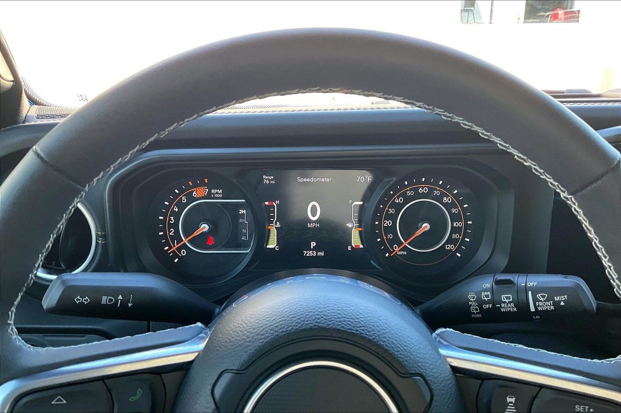 Certified 2025 Jeep Wrangler Unlimited Sahara AWD/4WD image 10