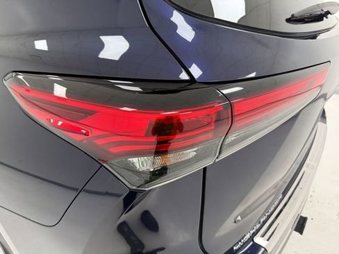 Used 2021 Toyota Highlander Limited FWD image 36
