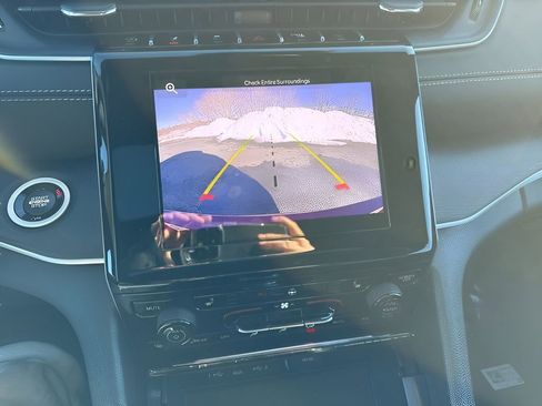 New 2025 Jeep Grand Cherokee L Altitude image 30