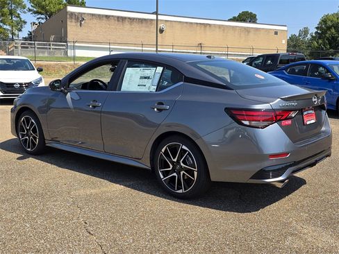 New 2025 Nissan Sentra SR image 5