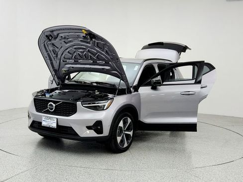 New 2026 Volvo XC40 B5 Plus w/ Protection Package Premier image 9