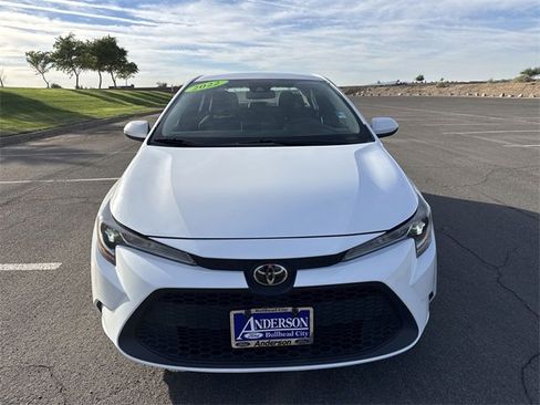 Used 2022 Toyota Corolla LE image 2