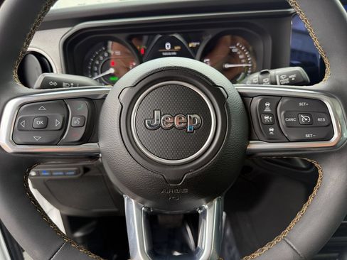 Used 2024 Jeep Wrangler Unlimited Sahara AWD/4WD image 20