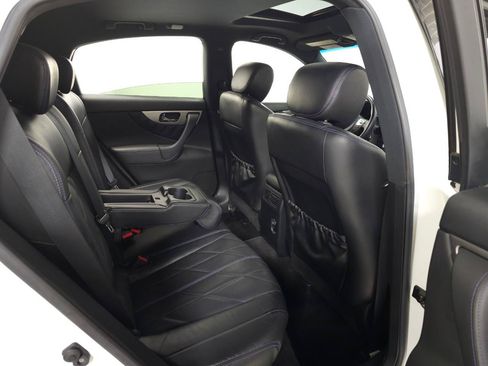 Used 2017 INFINITI QX70 AWD w/ Premium Package image 34