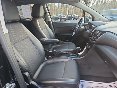 Certified 2021 Chevrolet Trax LT w/ Midnight Edition image 26