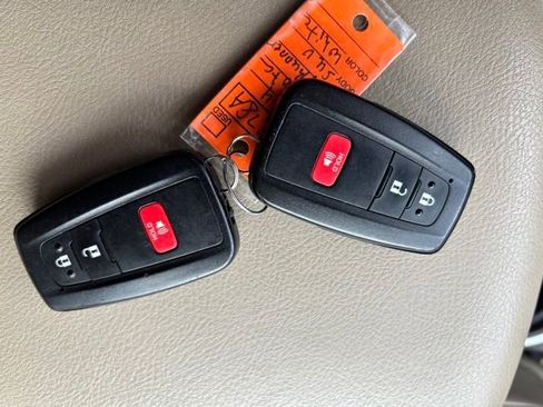 Certified 2024 Toyota 4Runner SR5 Premium AWD/4WD image 12