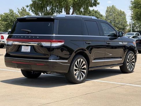 Used 2022 Lincoln Navigator Reserve AWD/4WD image 4