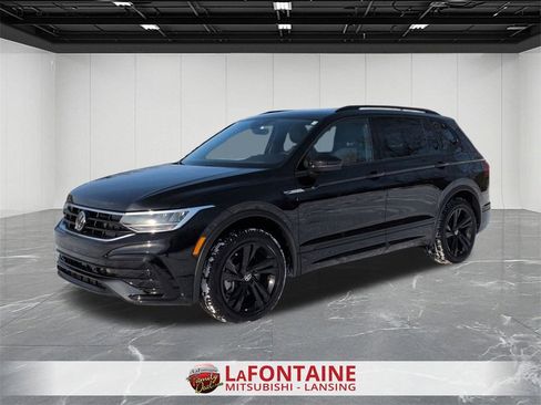 Used 2024 Volkswagen Tiguan SE R-Line image 1