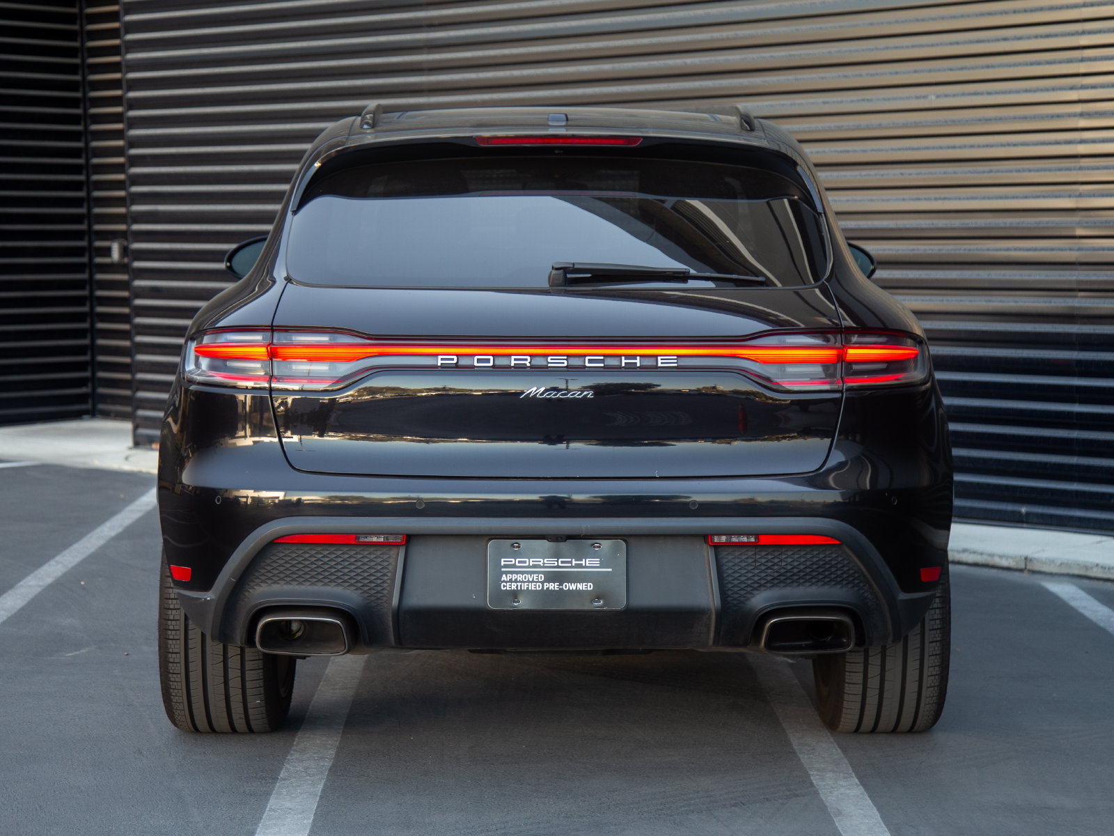 Certified 2023 Porsche Macan AWD/4WD image 6