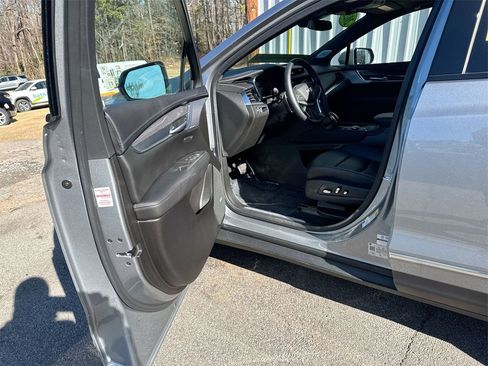 Used 2025 Cadillac XT5 Sportv w/ LPO, Floor Liner Package image 13