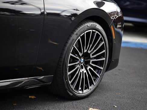 Used 2025 BMW 740i w/ Premium Package image 5