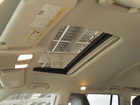 Used 2016 INFINITI QX80 4WD w/ Driver's Assistance Package image 23